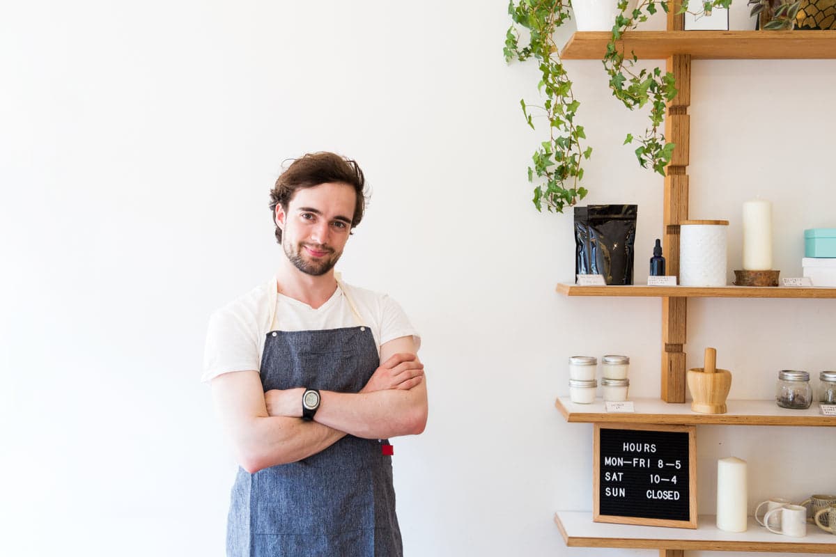 Un professionnel de la restauration dans son établissement